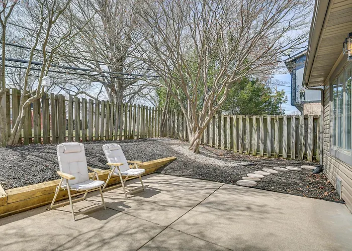 Holiday home Renovated Townhome W/ Garage, 12 Mi To St Louis