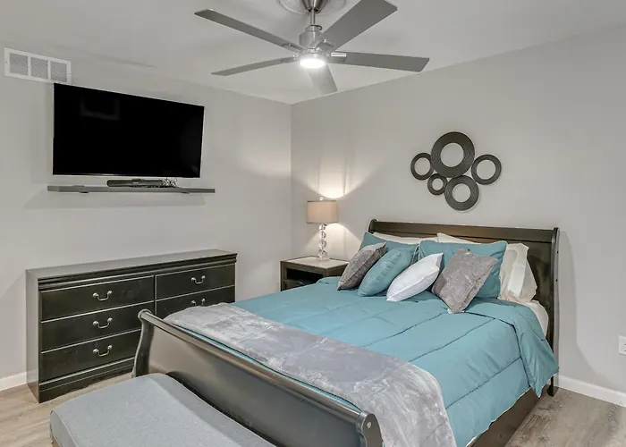 Renovated Townhome W/ Garage, 12 Mi To St Louis * Belleville